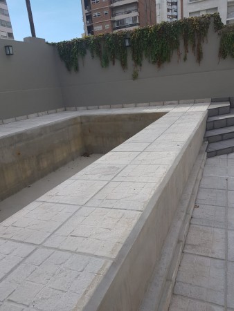 VENTA DEPARTAMENTO Semipiso 2 dormitorios con cochera. Balcon y patio. Amenities - Jujuy 1600