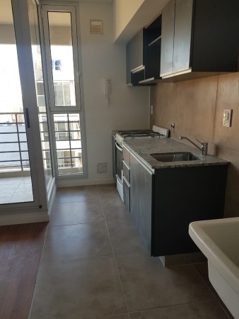 Semipiso Un dormitorio - Dos balcones - A estrenar - Posibilidad cochera - Entrega inmediata - Rodríguez 400