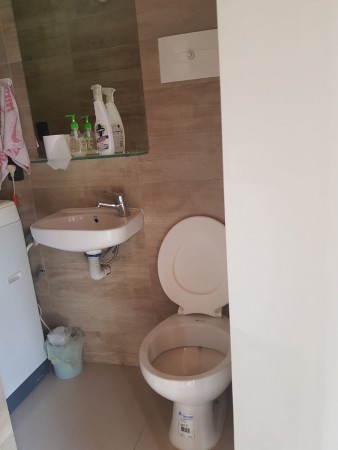 VENTA Casa al frente. Reciclada a nueva. Dos dormitorios, Quincho. Jardin. Parrillero.  Castellanos 2100 FINANCIACION