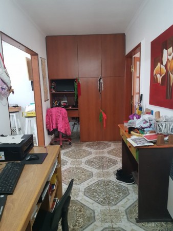 VENTA Casa al frente. Reciclada a nueva. Dos dormitorios, Quincho. Jardin. Parrillero.  Castellanos 2100 FINANCIACION