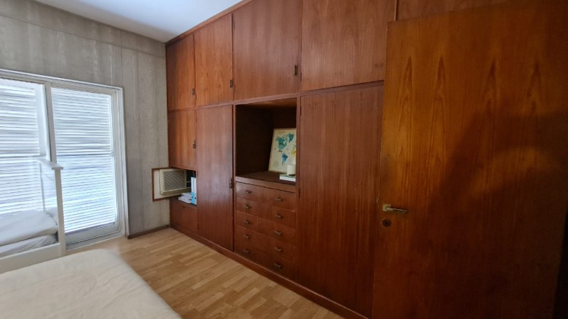 EN VENTA Importante CASA AL FRENTE en DOS PLANTAS - 3 DORMITORIOS - Patio, jardin - Callao 3300