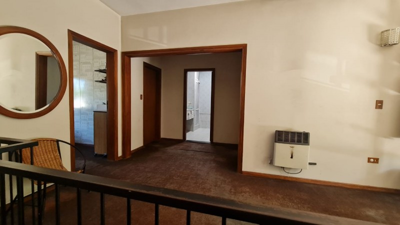 EN VENTA Importante CASA AL FRENTE en DOS PLANTAS - 3 DORMITORIOS - Patio, jardin - Callao 3300