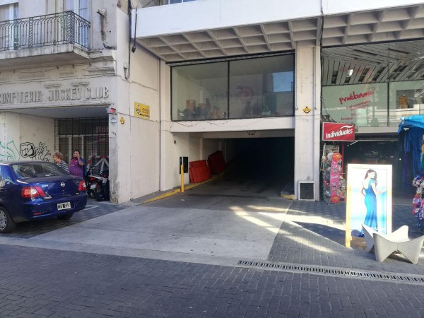VENTA INTERESANTE OPORTUNIDAD COCHERA CENTRICA - Sarmiento y Rioja