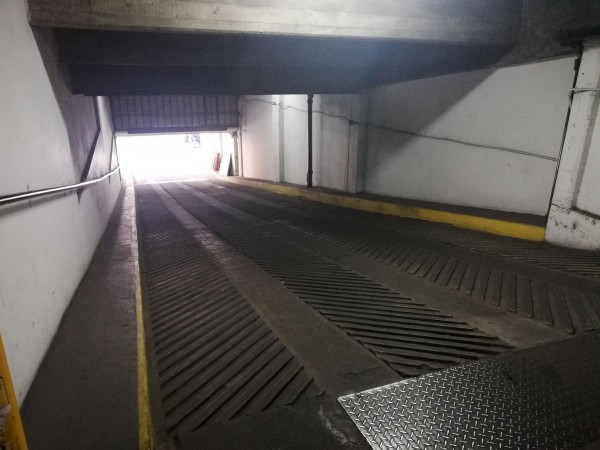 VENTA INTERESANTE OPORTUNIDAD COCHERA CENTRICA - Sarmiento y Rioja