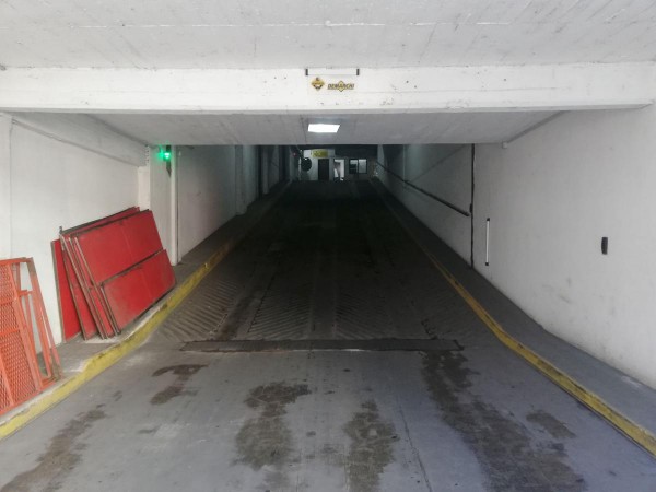 VENTA INTERESANTE OPORTUNIDAD COCHERA CENTRICA - Sarmiento y Rioja