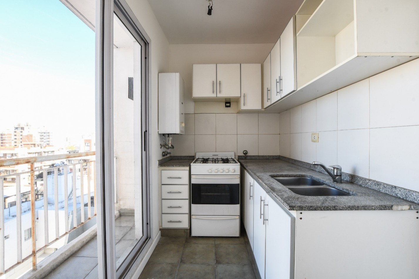 VENTA OPORTUNIDAD Vista despejada Plaza Lopez. Un dormitorio. ENTREGA INMEDIATA