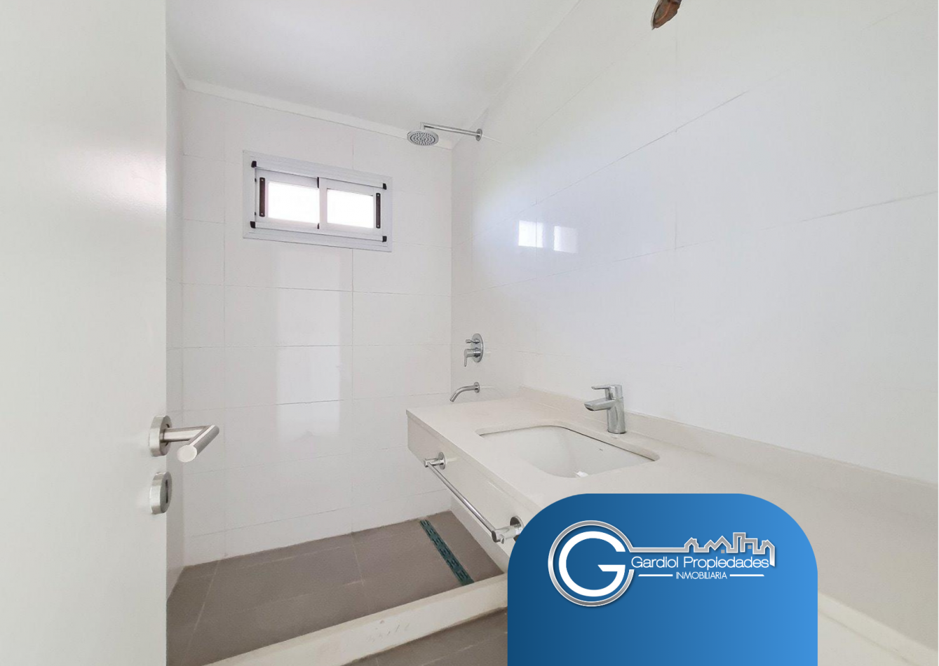 VENTA DEPARTAMENTO Duplex DOS DORMITORIOS - Terraza exclusiva y balcon frente al parque Independencia  - Av. Pellegrini 2632