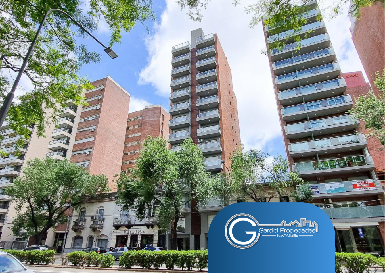 VENTA DEPARTAMENTO Duplex DOS DORMITORIOS - Terraza exclusiva y balcon frente al parque Independencia  - Av. Pellegrini 2632