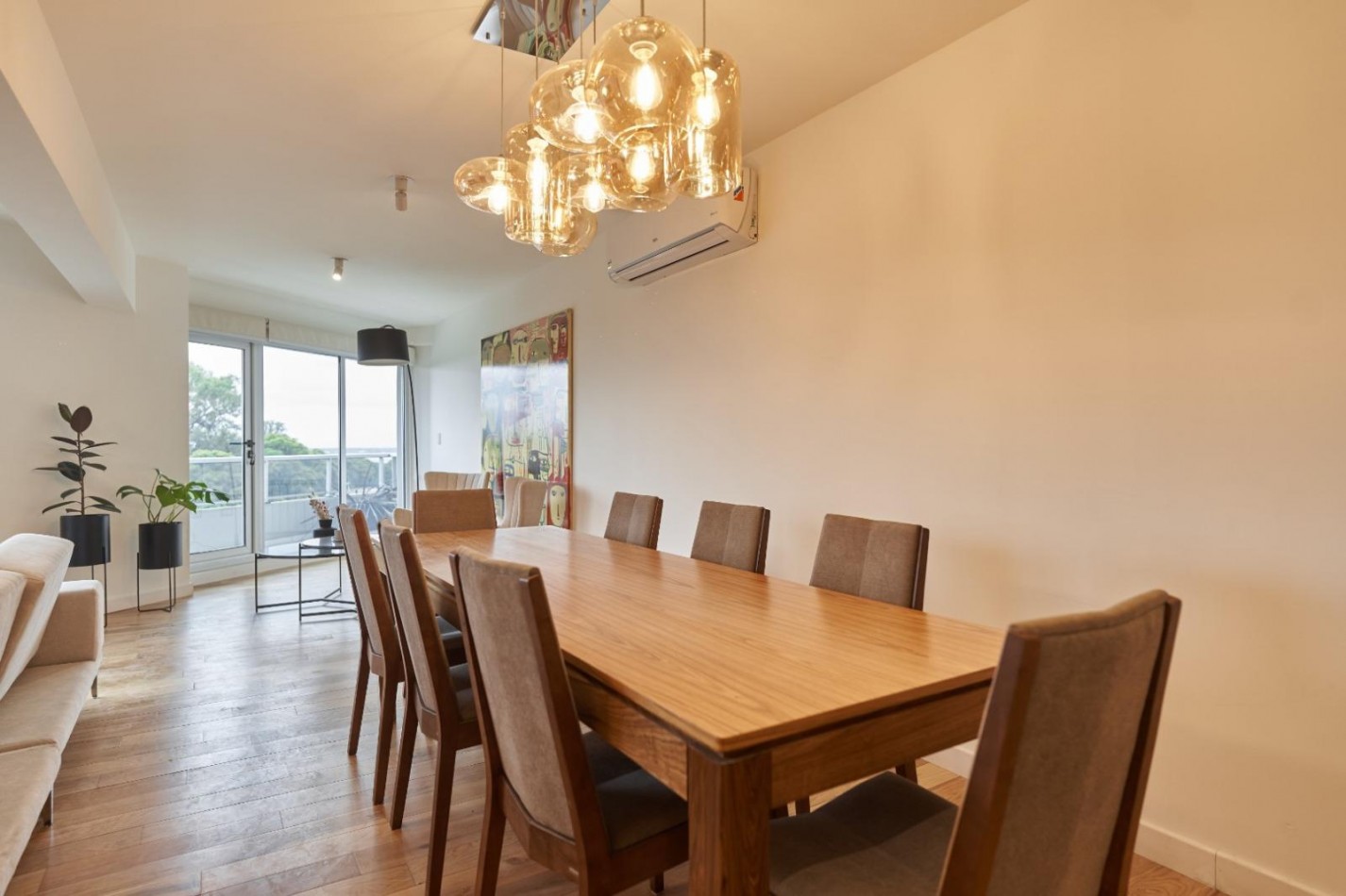 VENTA - Piso exclusivo. Dos dormitorios.  Vista franca al rio.  Amplio balcon corrido.  Amenities. Cochera.  BARRIO MARTIN. ENTREGA INMEDIATA