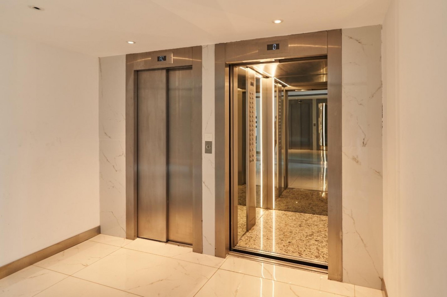 VENTA - Piso exclusivo - DOS dormitorios - Vista franca al rio - Balcon corrido - Cochera - Amenities - BARRIO MARTIN. ENTREGA INMEDIATA