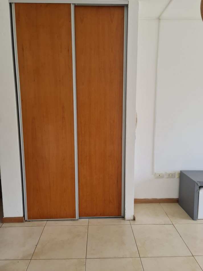 En venta. Oportunidad amplio monoambiente con balcon. Rioja 3227