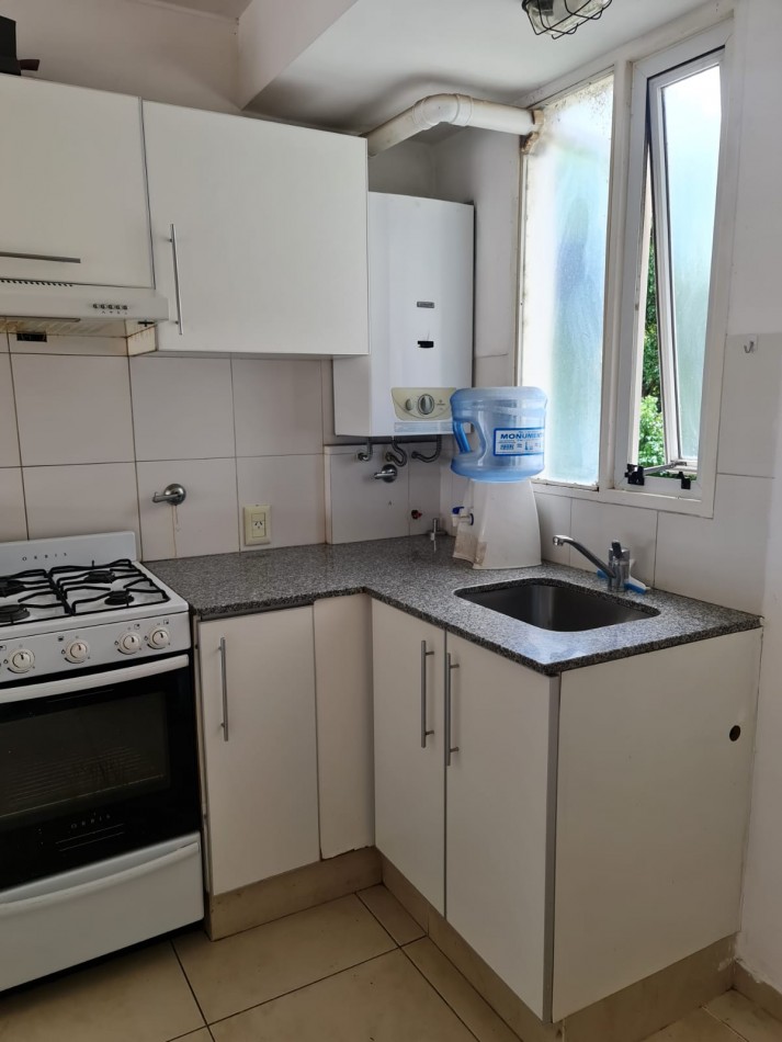 En venta. Oportunidad amplio monoambiente con balcon. Rioja 3227