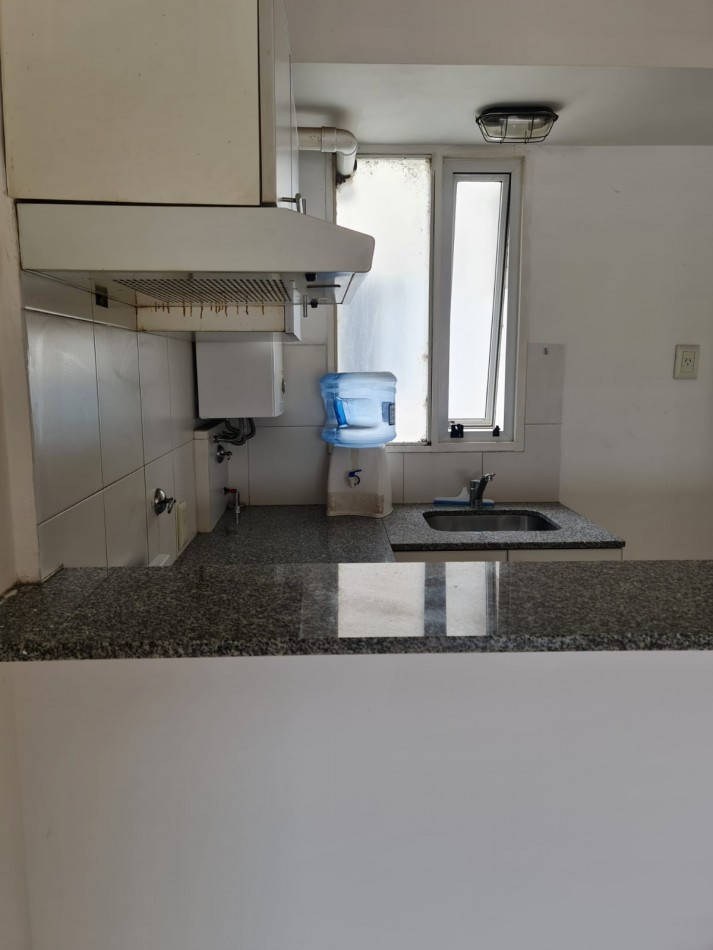 En venta. Oportunidad amplio monoambiente con balcon. Rioja 3227