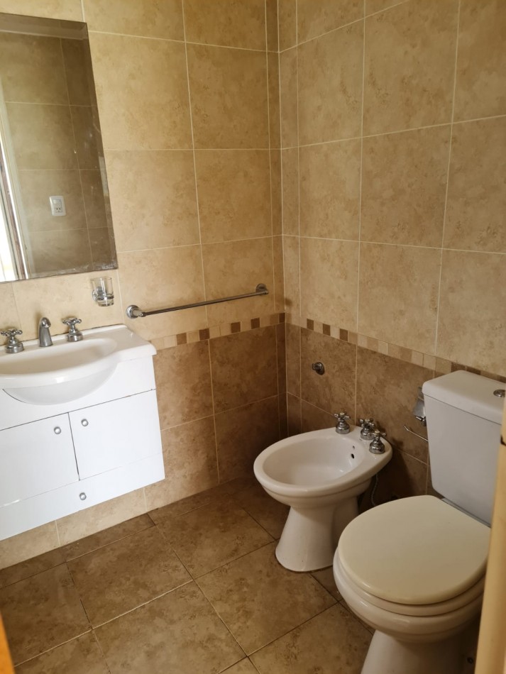 En venta. Oportunidad amplio monoambiente con balcon. Rioja 3227