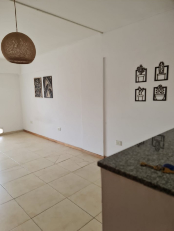En venta. Oportunidad amplio monoambiente con balcon. Rioja 3227