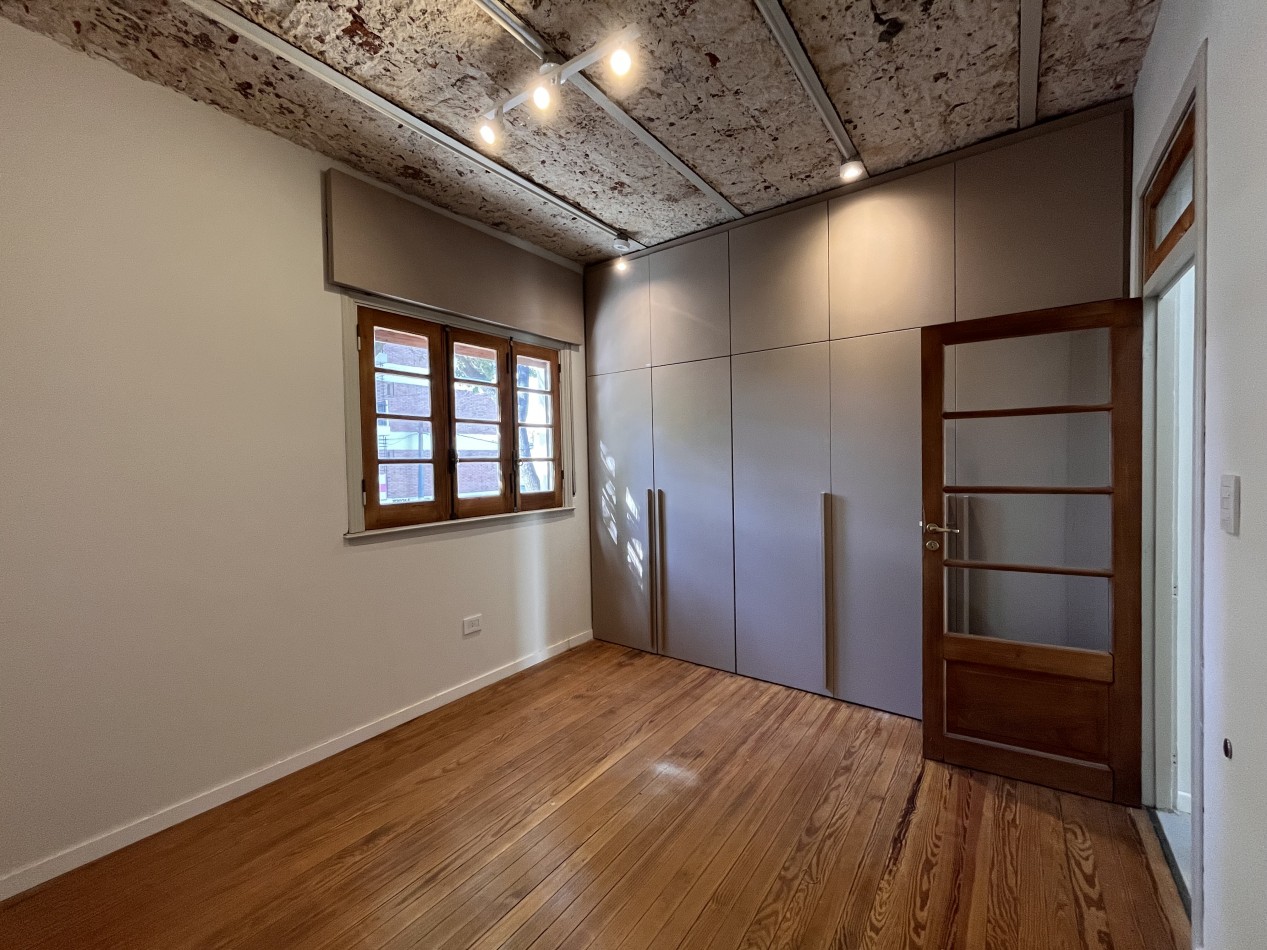 Espectacular Casa de diseño, reciclada. 4 dormitorios, patio con parrillero, terraza con piscina, cochera - Abasto