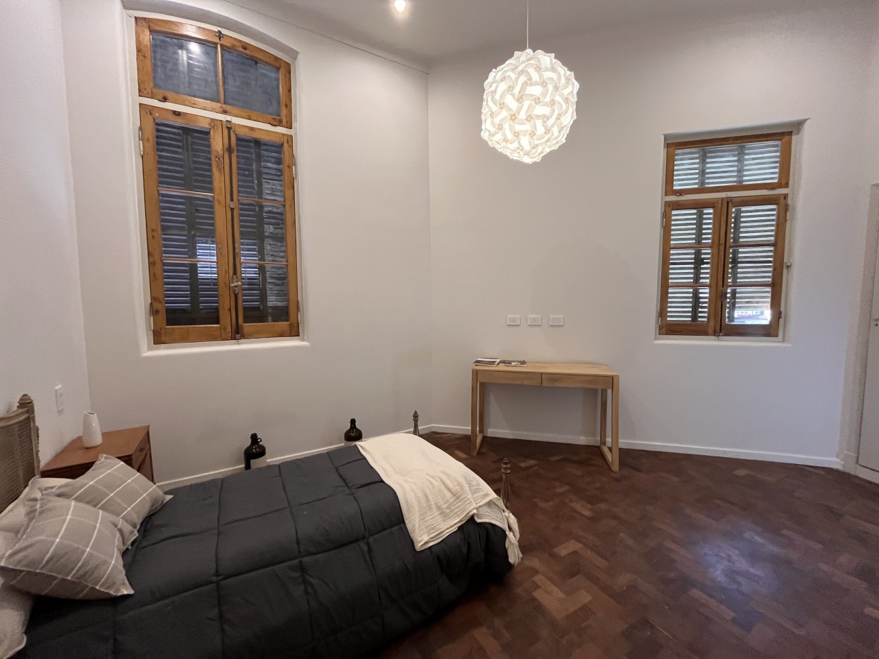 Casa remodelada, 2 dormitorios, patio - Echesortu