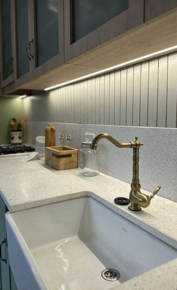 Importante Casa de diseño en Pinchicha, 3 dormitorio, patio con parrillero, terraza con piscina 