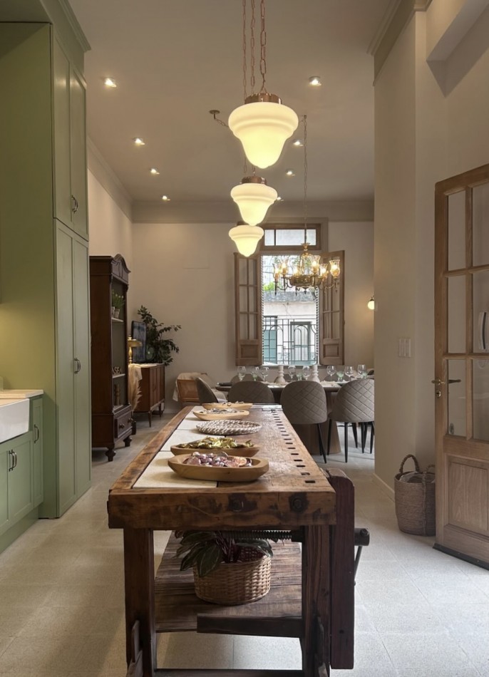 Importante Casa de diseño en Pinchicha, 3 dormitorio, patio con parrillero, terraza con piscina 