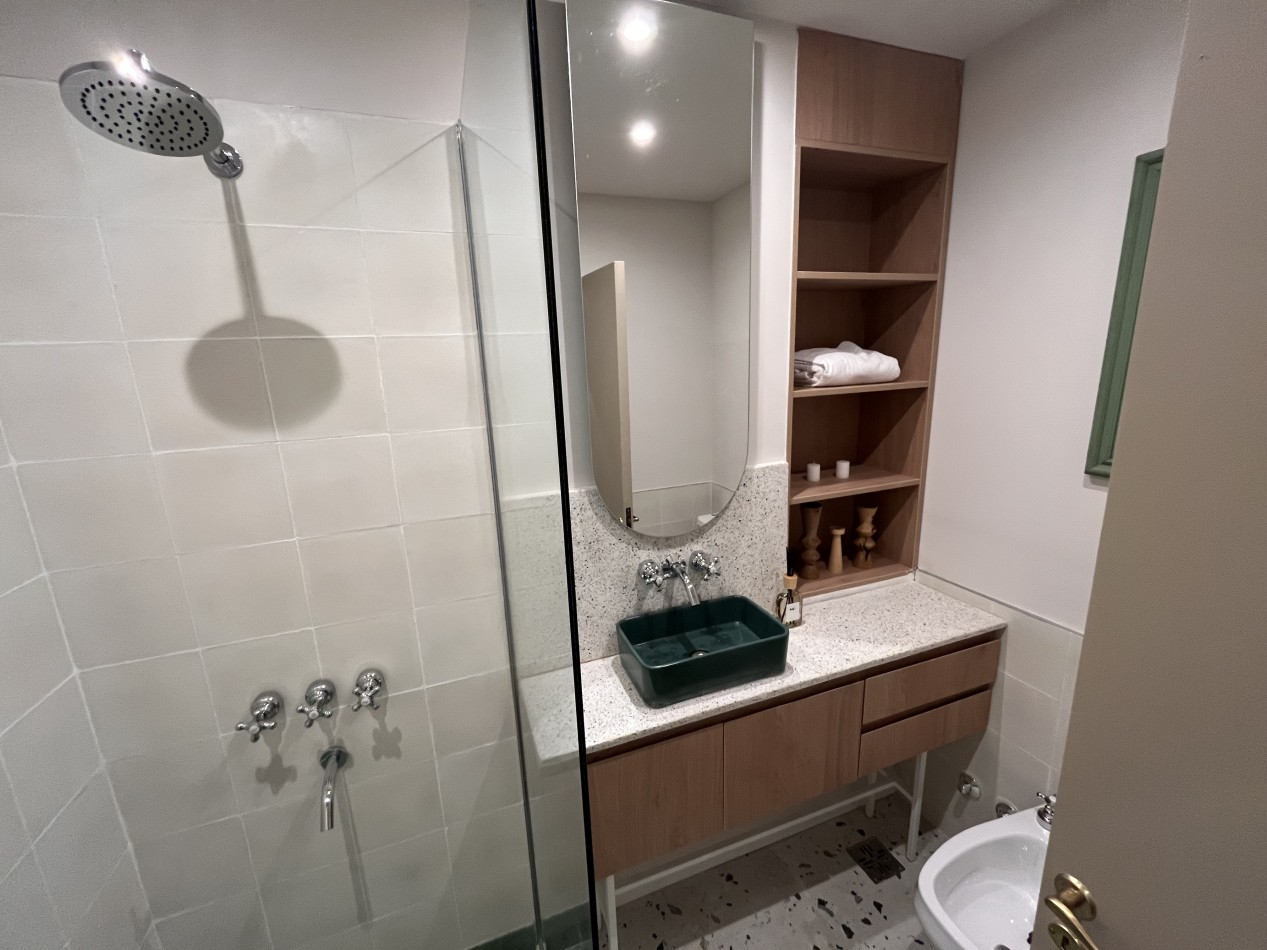 Importante Casa de diseño en Pinchicha, 3 dormitorio, patio con parrillero, terraza con piscina 