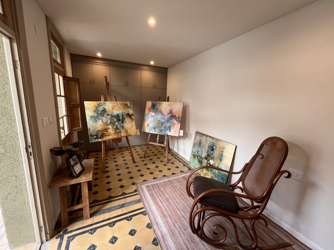 Importante Casa de diseño en Pinchicha, 3 dormitorio, patio con parrillero, terraza con piscina 