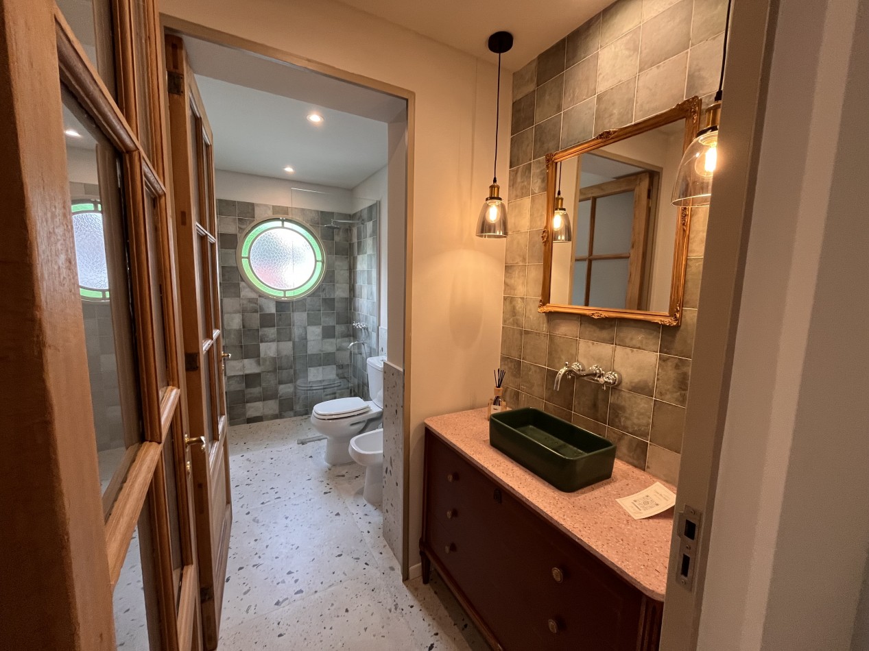 Importante Casa de diseño en Pinchicha, 3 dormitorio, patio con parrillero, terraza con piscina 