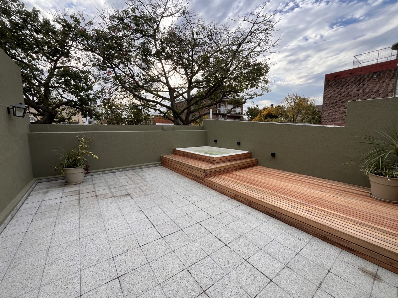 Importante Casa de diseño en Pinchicha, 3 dormitorio, patio con parrillero, terraza con piscina 