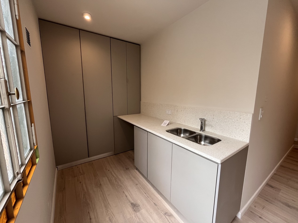 Importante Casa de diseño en Pinchicha, 3 dormitorio, patio con parrillero, terraza con piscina 