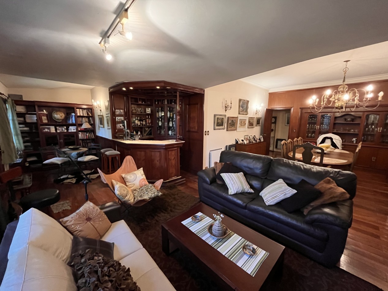 Exclusiva Casa en Fisherton de 4 dormitorios, parque, piscina 