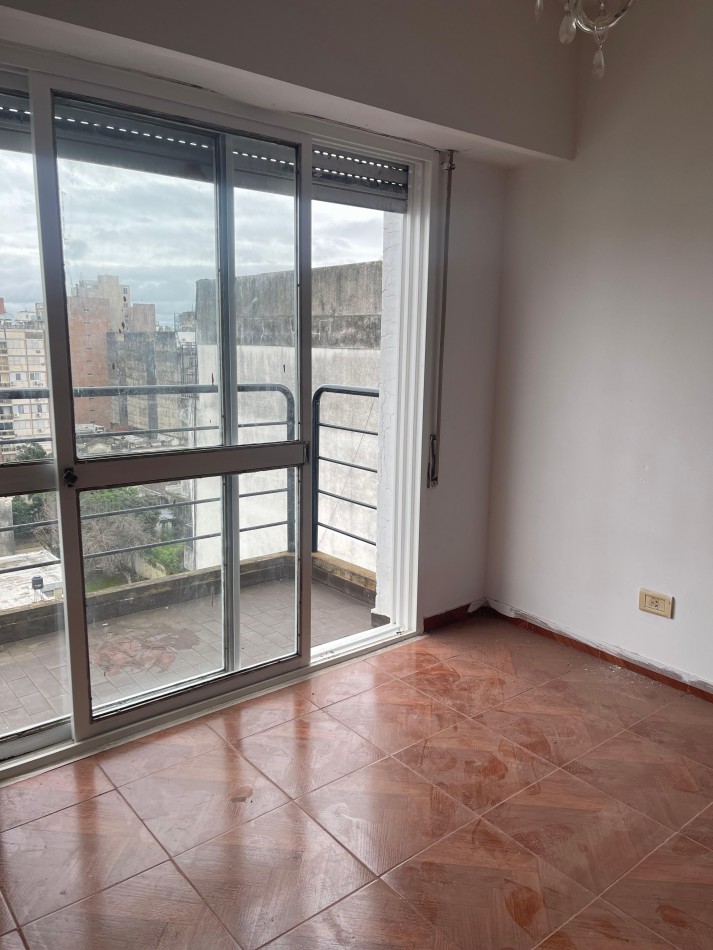 Excelente Oportunidad en Barrio Martin: 2 Dormitorios, Balcon a la Calle 