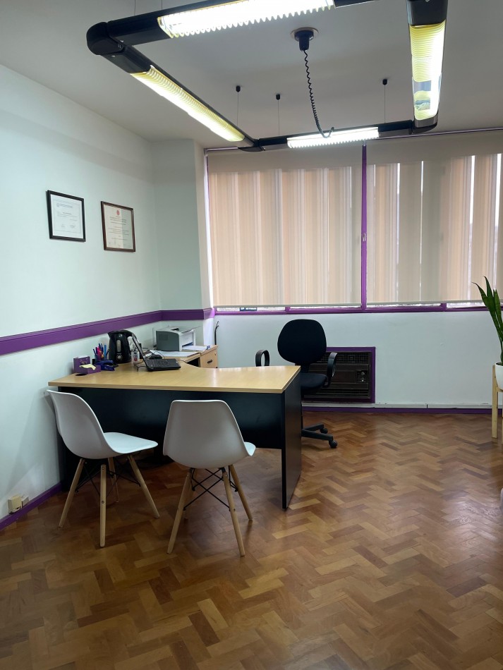 OFICINA AL FRENTE EN PLENO CENTRO DE ROSARIO - EXCELENTE ESTADO