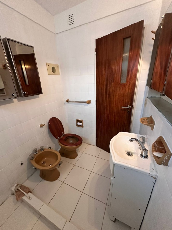 Excelente Oportunidad en Barrio Martin: 2 Dormitorios, Balcon a la Calle 