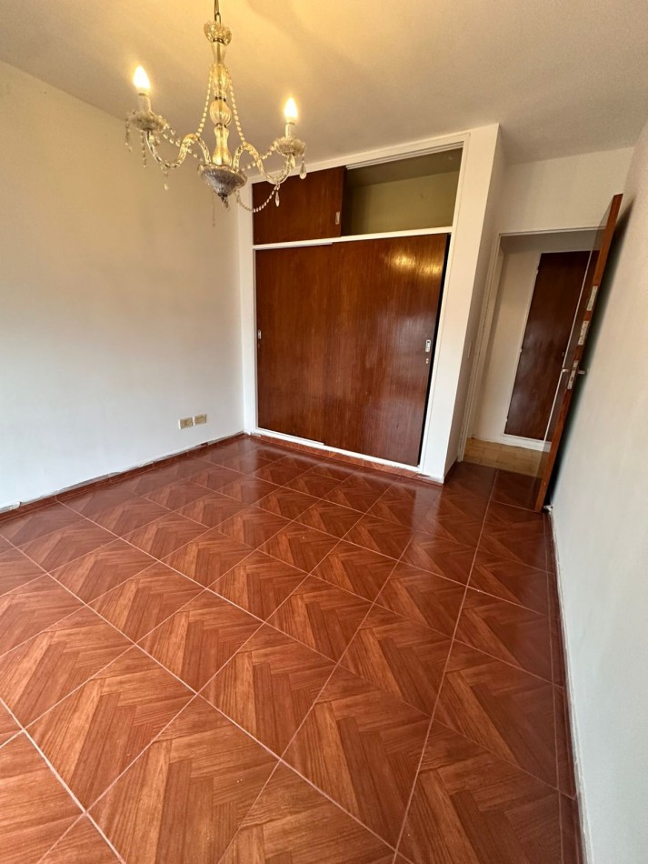 Excelente Oportunidad en Barrio Martin: 2 Dormitorios, Balcon a la Calle 