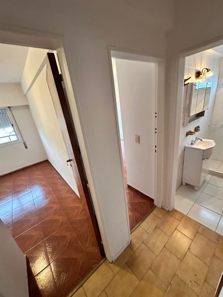 Excelente Oportunidad en Barrio Martin: 2 Dormitorios, Balcon a la Calle 