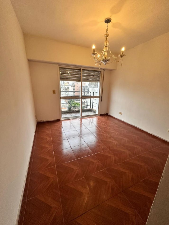 Excelente Oportunidad en Barrio Martin: 2 Dormitorios, Balcon a la Calle 