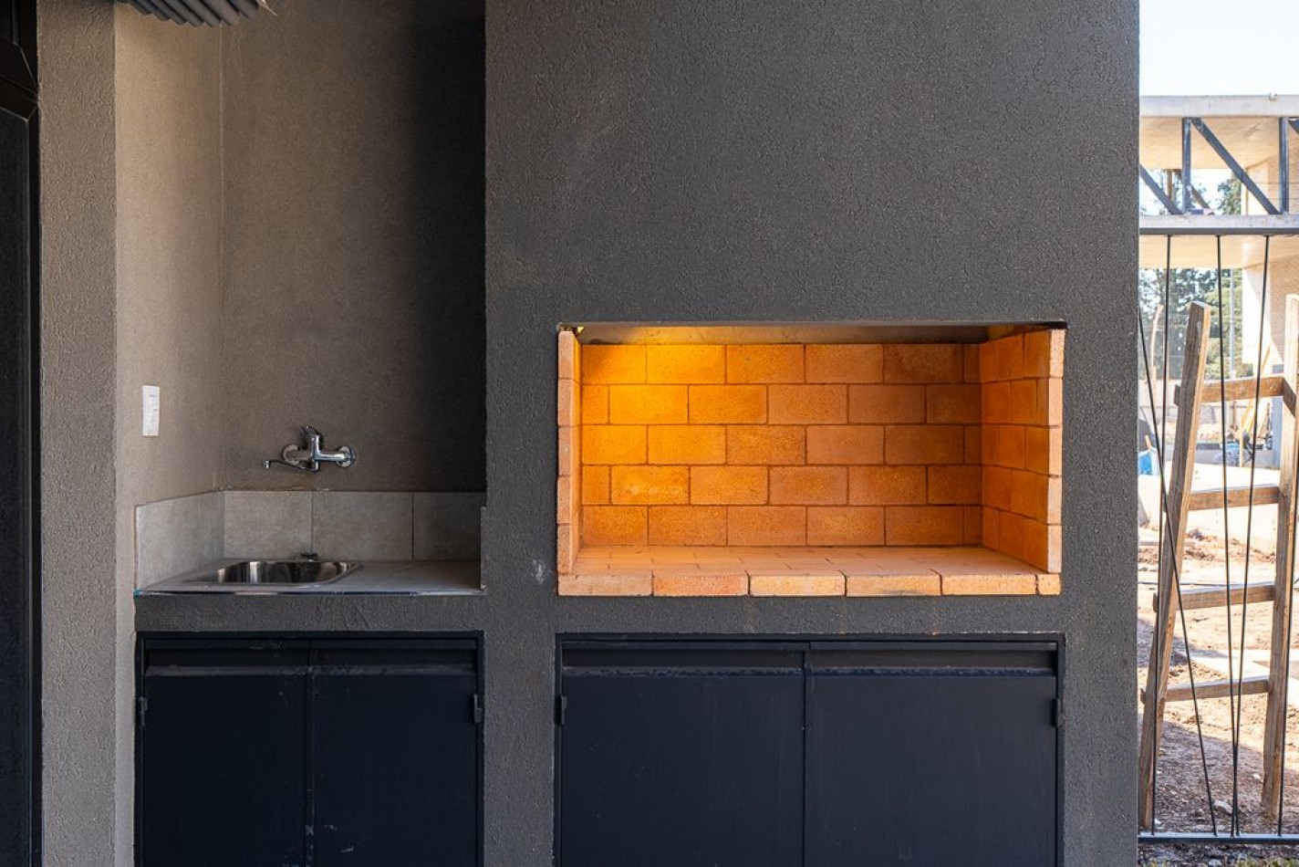 oportunidad Casa 3 dormitorios en FISHERTON - Piscina, jardin, parrillero - Cochera - Proxima entrega