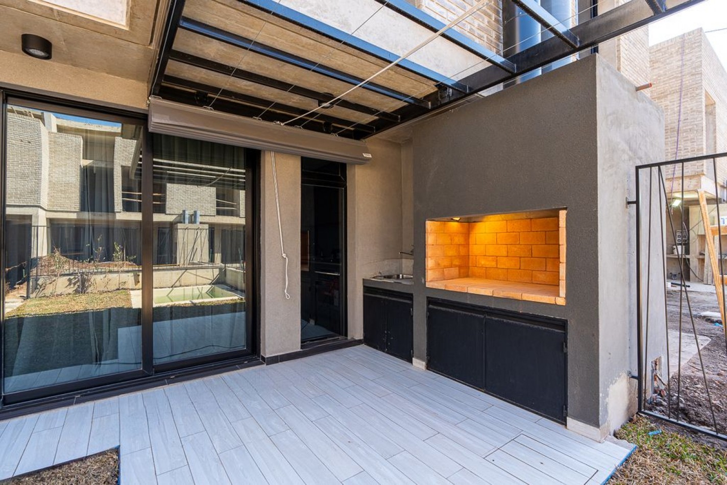 VENTA Casa 4 dormitorios con piscina, jardin, parrillero - FISHERTON - Proyecto en construccion. FINANCIACION