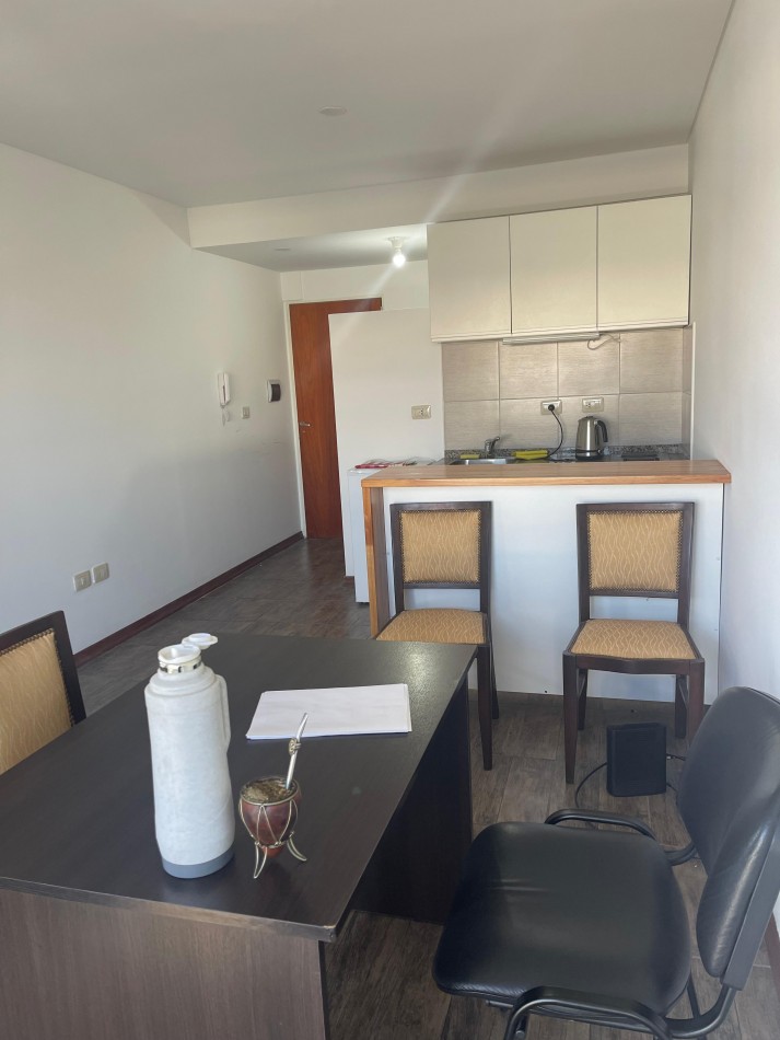 Oportunidad en venta - MONOAMBIENTE, balcon al frente - ABASTO
