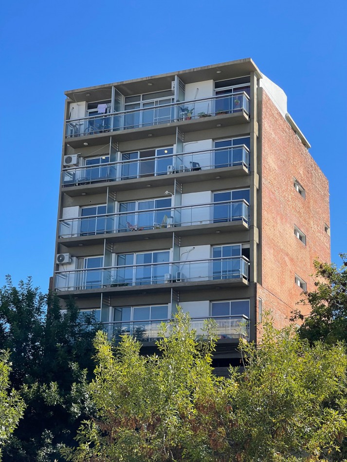 Oportunidad en venta - MONOAMBIENTE, balcon al frente - ABASTO