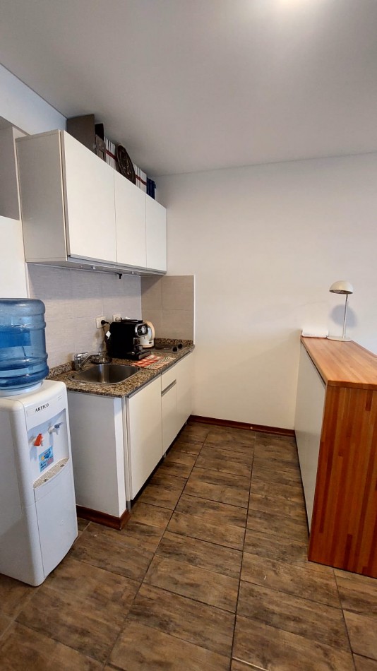 Oportunidad en venta - MONOAMBIENTE, balcon al frente - ABASTO