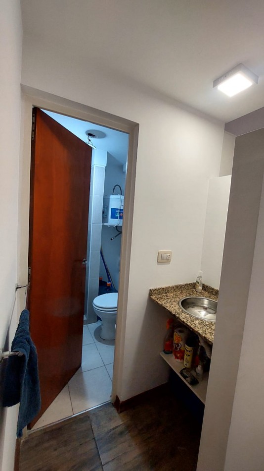 Oportunidad en venta - MONOAMBIENTE, balcon al frente - ABASTO