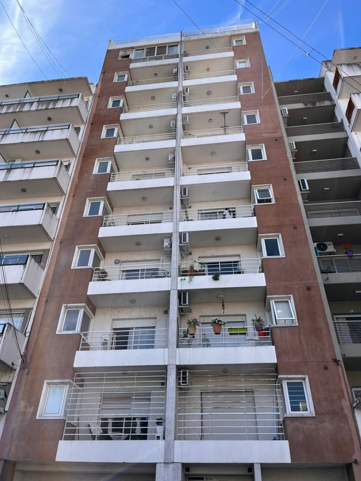 SEMIPISO DE UN DORMITORIO - Balcon al frente - Con cochera - Zeballos 1700
