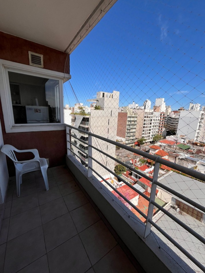 SEMIPISO DE UN DORMITORIO - Balcon al frente - Con cochera - Zeballos 1700