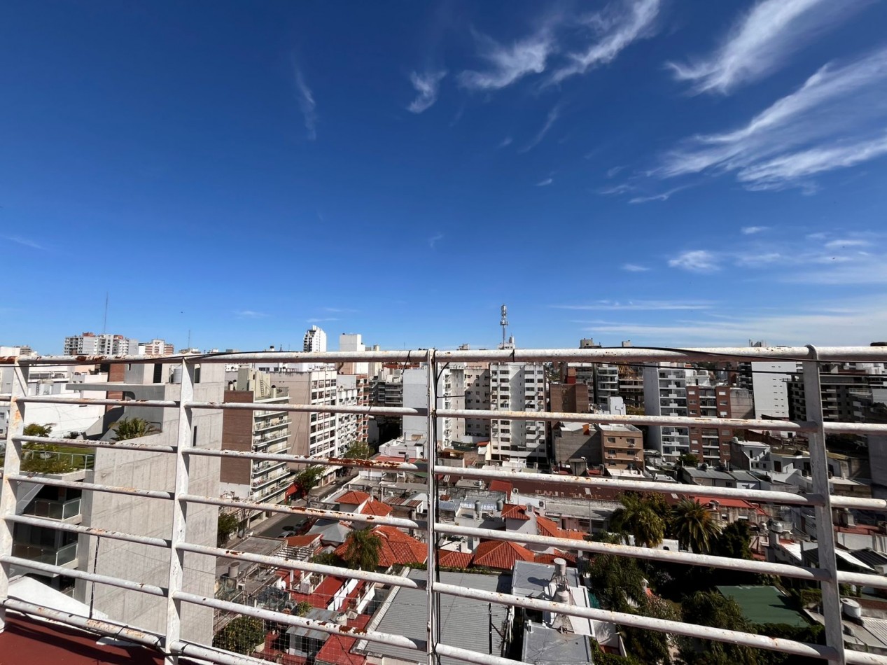 SEMIPISO DE UN DORMITORIO - Balcon al frente - Con cochera - Zeballos 1700