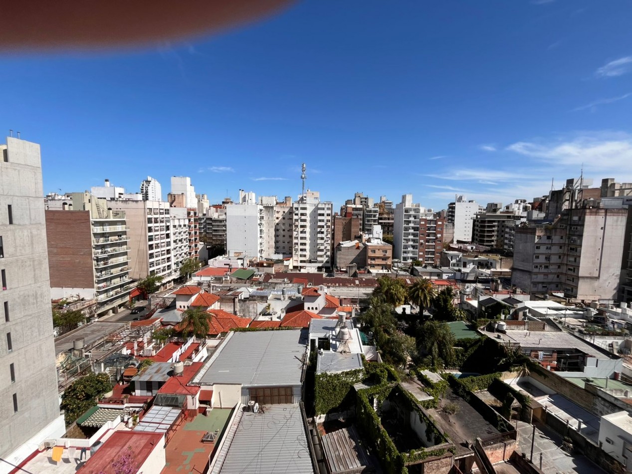 SEMIPISO DE UN DORMITORIO - Balcon al frente - Con cochera - Zeballos 1700