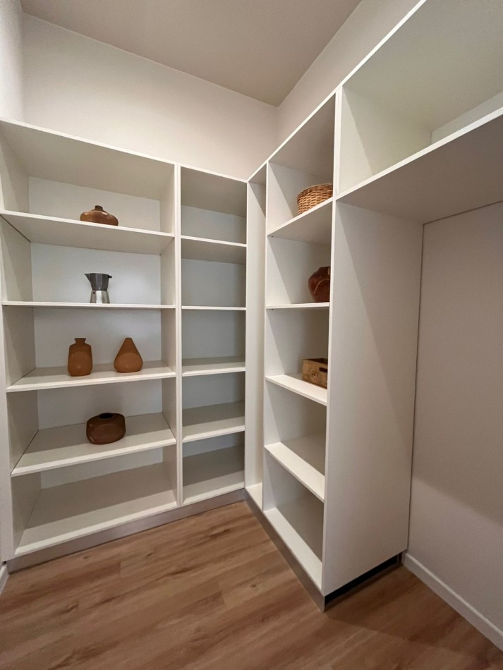 Espectacular CASA de diseño, 3 dormitorios, patio, piscina, terraza, cochera - BARRIO LOURDES