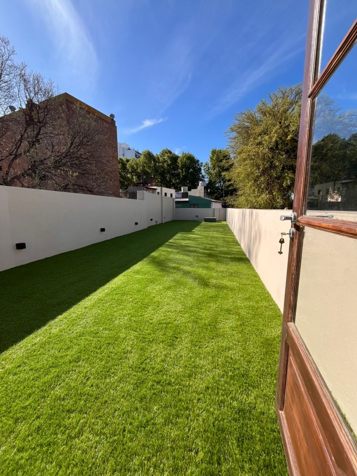 Espectacular CASA de diseño, 3 dormitorios, patio, piscina, terraza, cochera - BARRIO LOURDES