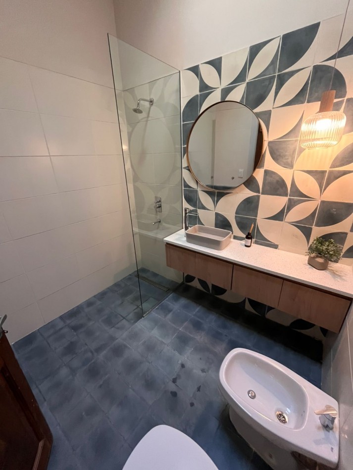 Espectacular CASA de diseño, 3 dormitorios, patio, piscina, terraza, cochera - BARRIO LOURDES