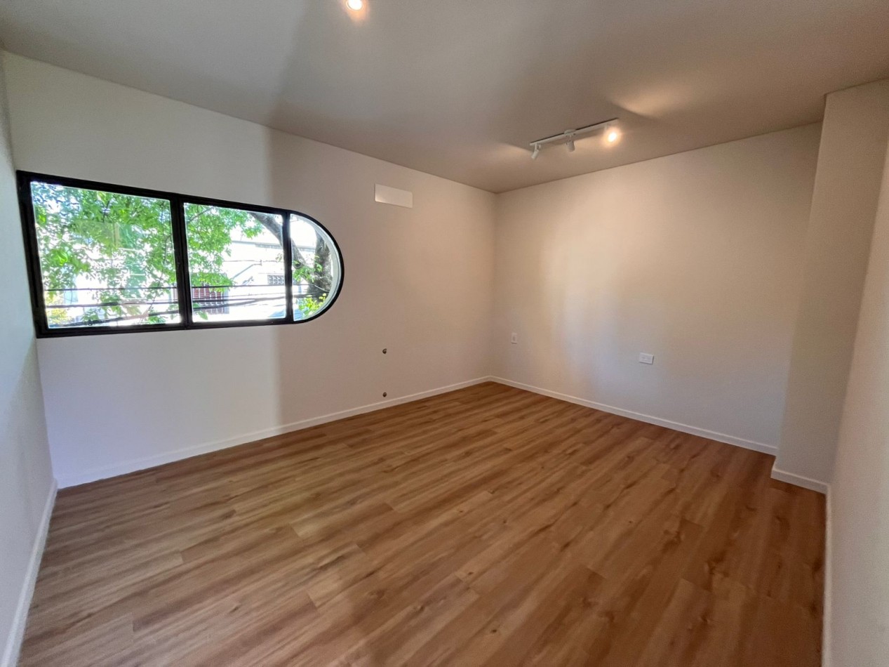 Espectacular CASA de diseño, 3 dormitorios, patio, piscina, terraza, cochera - BARRIO LOURDES