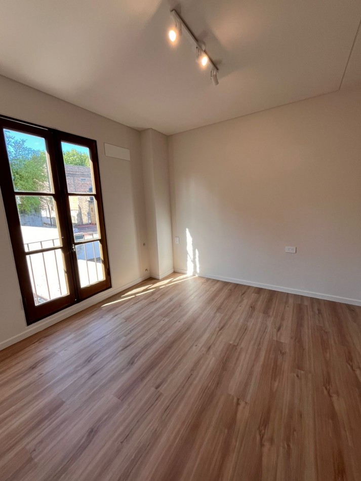 Espectacular CASA de diseño, 3 dormitorios, patio, piscina, terraza, cochera - BARRIO LOURDES